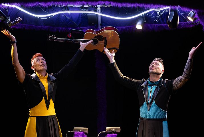 Photo du concert avec les musiciens en costume